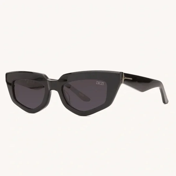 DEZI BLACK ‘ON READ’ SUNGLASSES - Picture 2 of 11